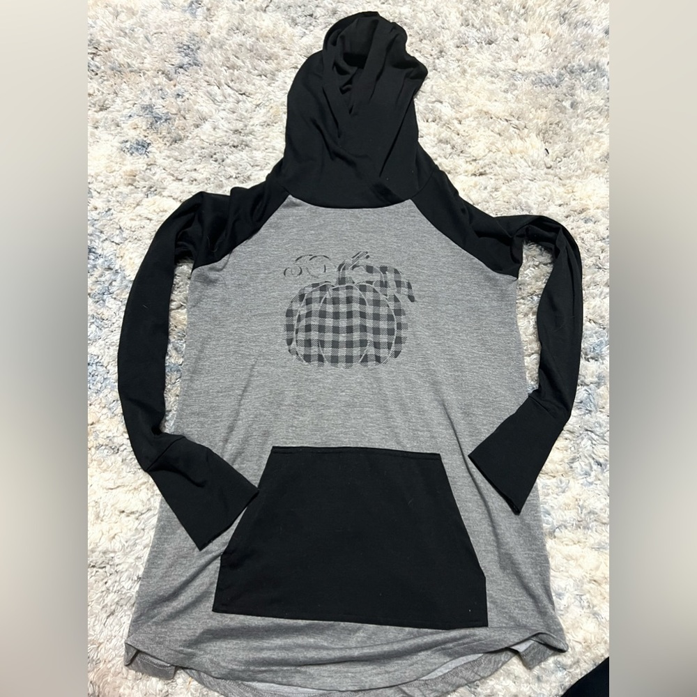 LuLaRoe small Amber hooded sweatshirt gray black pumpkin fall Halloween